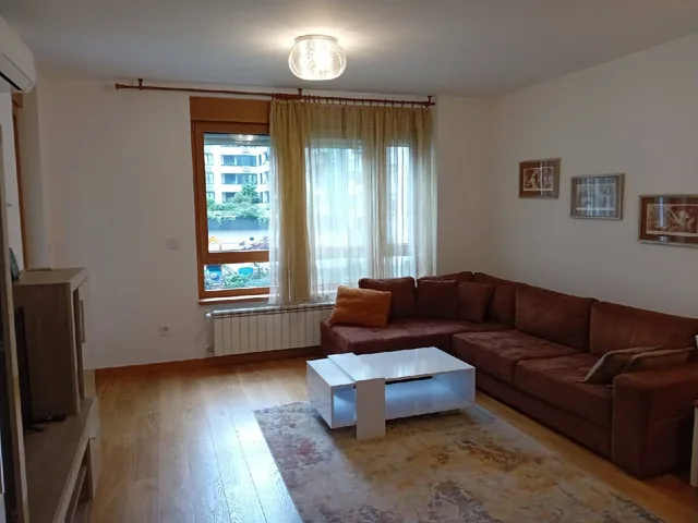 Квартира 2+1 в районе Нови Београд