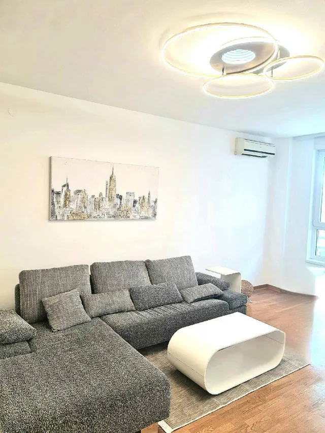 Квартира 2+1 в районе Нови Београд