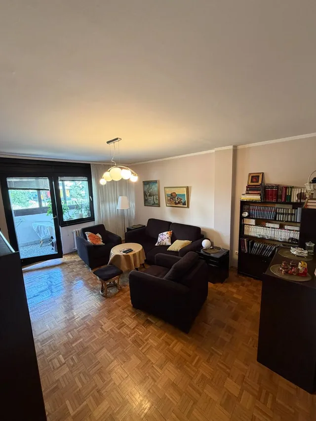 Квартира 4+1 в районе Bežanijski blokovi